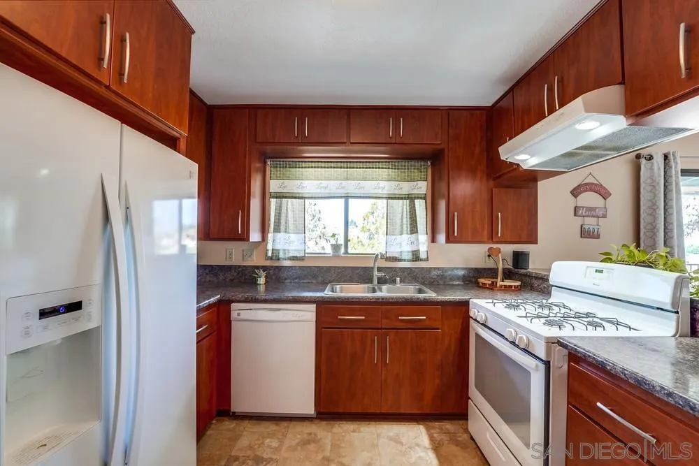 https://cdn.realtyfeed.com/cdn/127/220012469/52deaef835a19e1705c443b98470ed43.webp