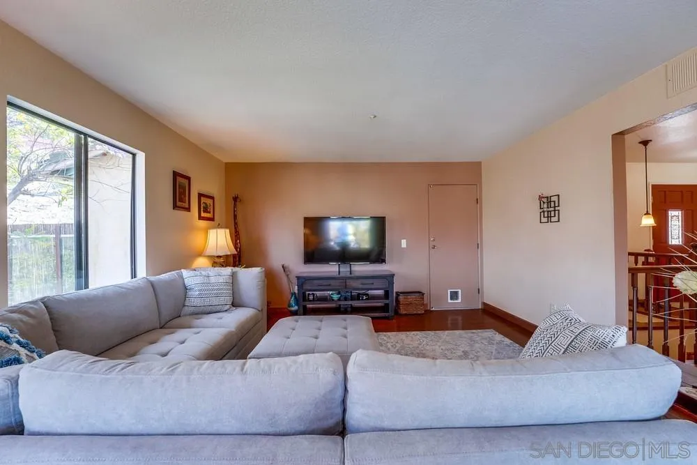 https://cdn.realtyfeed.com/cdn/127/220012469/6d00da8c4b9e359db24cde721ff8b11c.webp