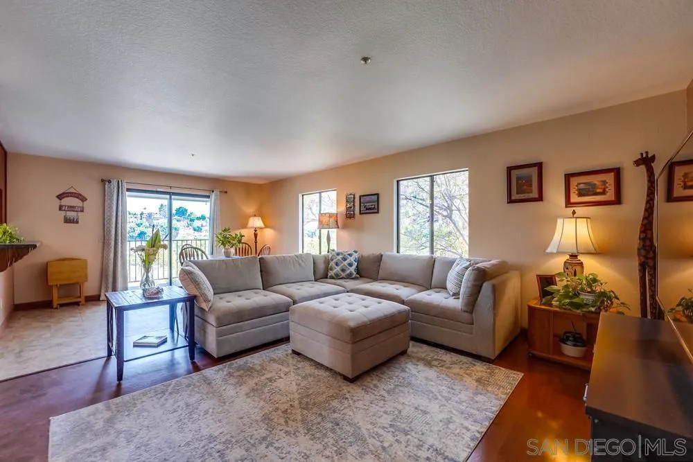https://cdn.realtyfeed.com/cdn/127/220012469/7ce79e918d61c639381e798022c72056.webp