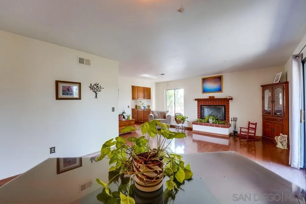 https://cdn.realtyfeed.com/cdn/127/220012469/7eafe8656f343a6efb8d92546e53b0c7.webp