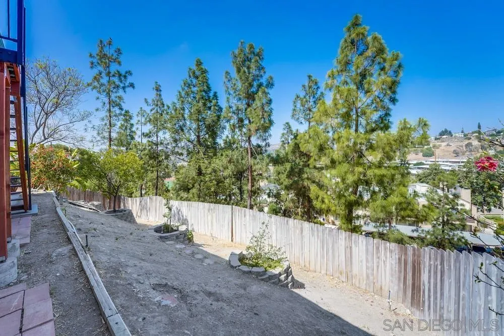 https://cdn.realtyfeed.com/cdn/127/220012469/8b6caf1559b592e4302ea38aec99ab52.webp