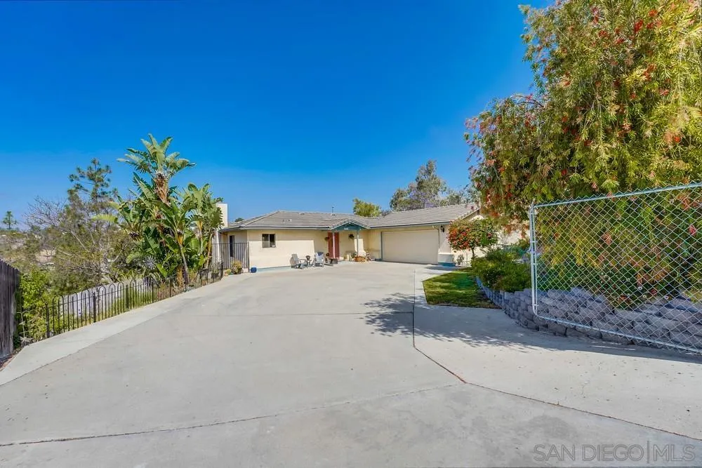 https://cdn.realtyfeed.com/cdn/127/220012469/9cc2a7fa79065f62aaeb02a4481cb22f.webp