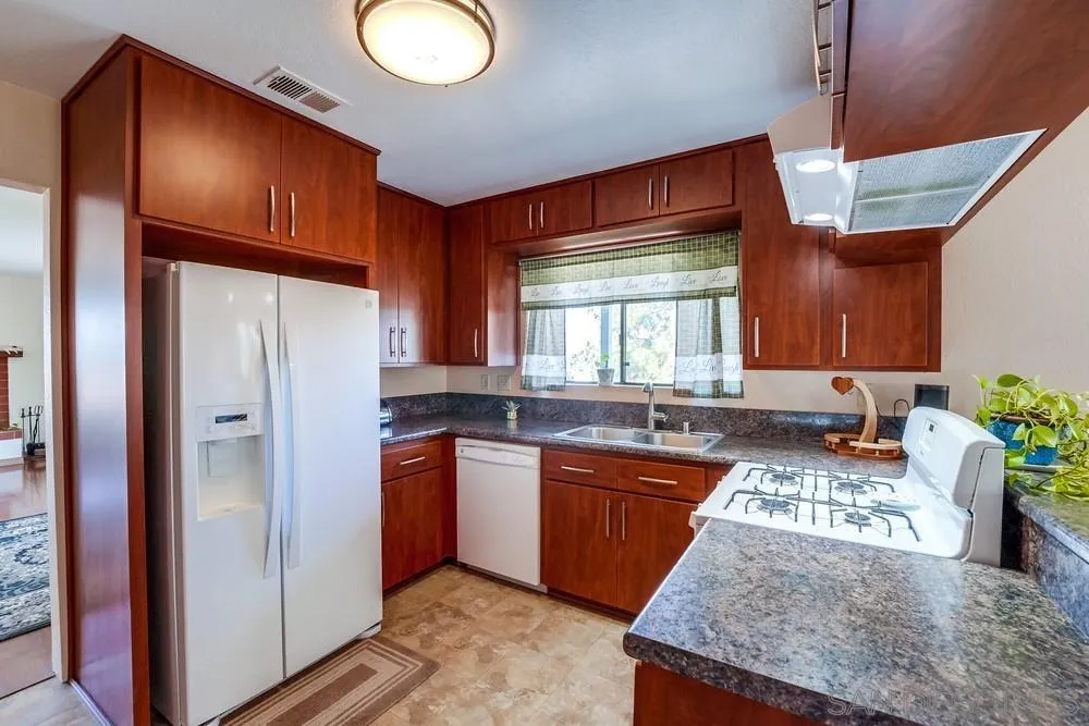 https://cdn.realtyfeed.com/cdn/127/220012469/c41065c76ead1ea3f858059c0e555660.webp