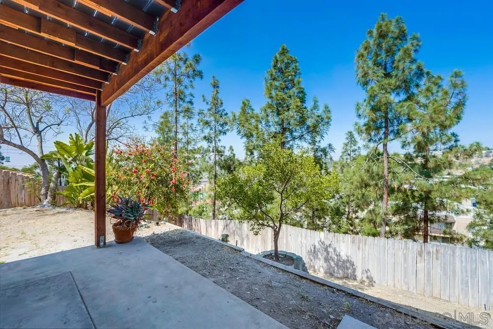 https://cdn.realtyfeed.com/cdn/127/220012469/d70bf9ab753feaaca4981f75dff0b482.webp