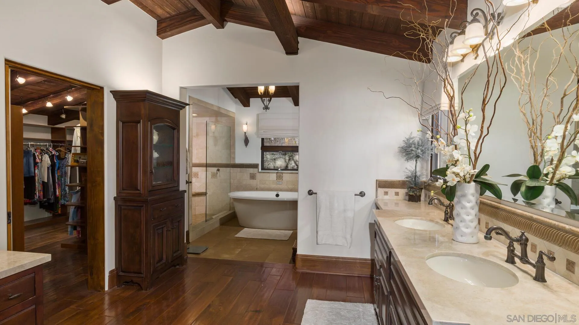 https://cdn.realtyfeed.com/cdn/127/220013813/62ed45a338b8fc49f1d927d438c92400.webp