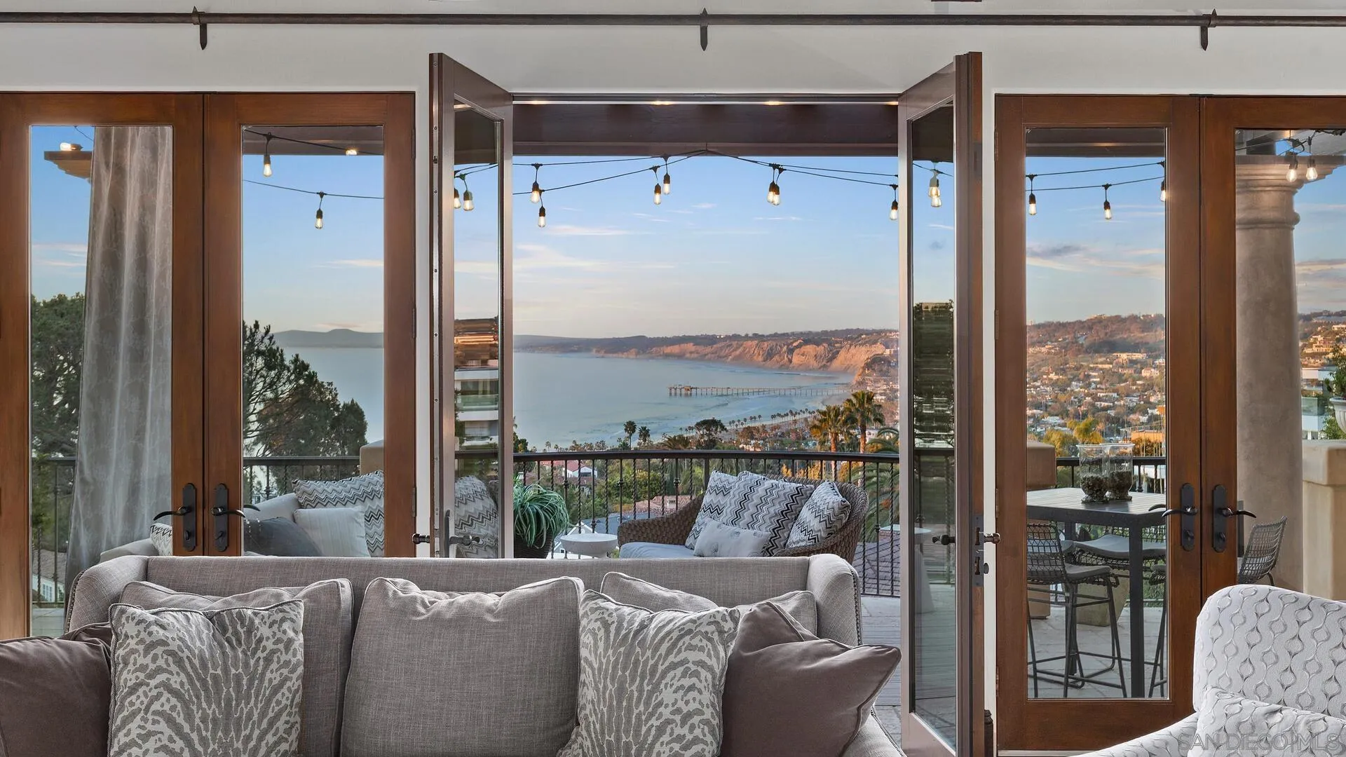 https://cdn.realtyfeed.com/cdn/127/220013813/8ad6c109d2bc97100e96649921b67875.webp