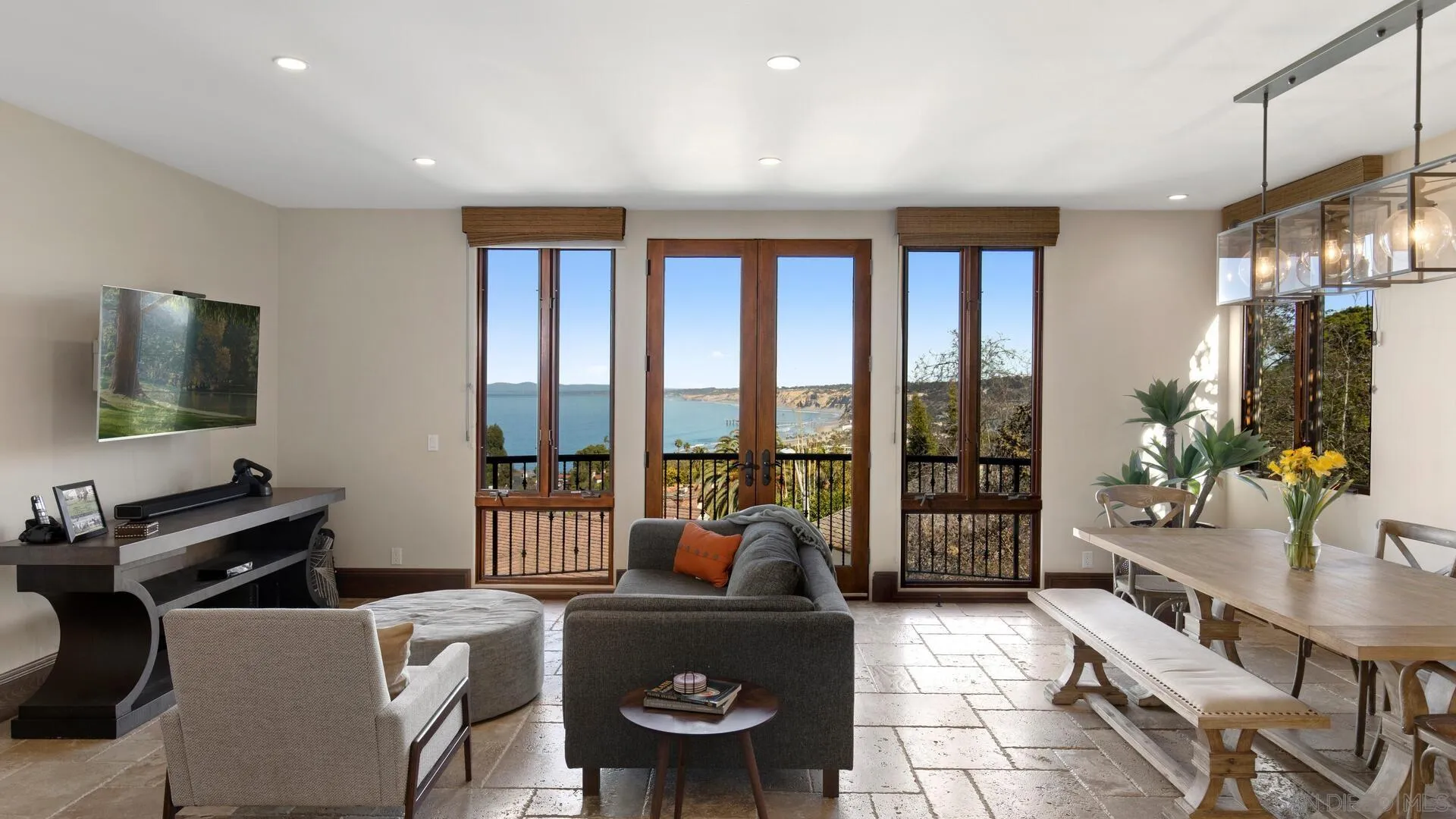 https://cdn.realtyfeed.com/cdn/127/220013813/8b189bb4ac3b7eb892f2d52f517188c1.webp