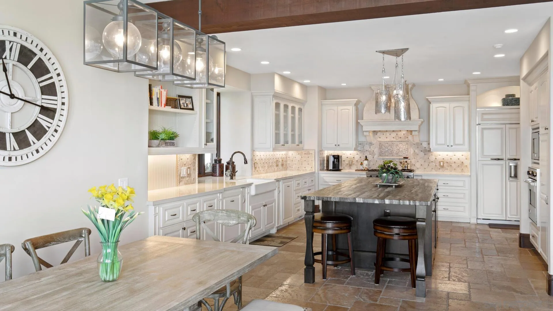 https://cdn.realtyfeed.com/cdn/127/220013813/a7647de30058b3321bb37bb3cd2f6d29.webp