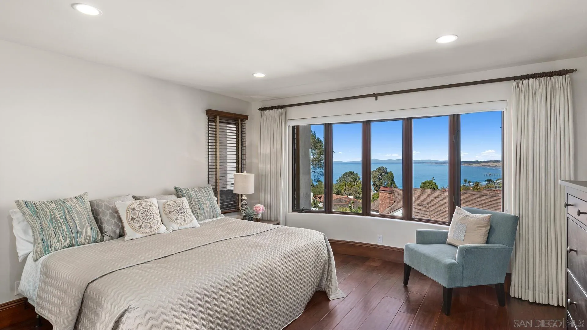 https://cdn.realtyfeed.com/cdn/127/220013813/f37f776a618cccd975d4d24d9988d3b0.webp