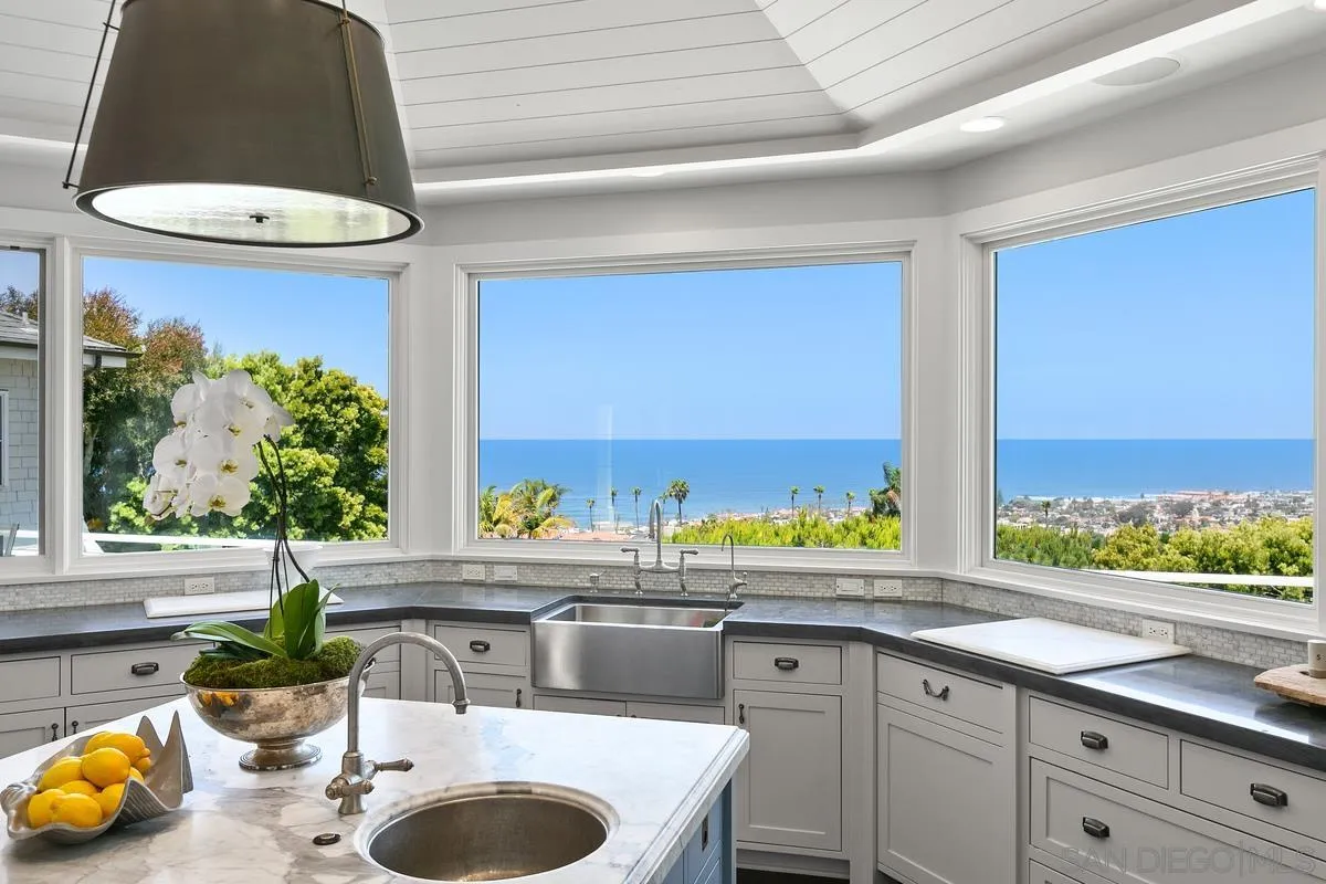 https://cdn.realtyfeed.com/cdn/127/220014069/75247f4fc56903219de86418d4398dc9.webp