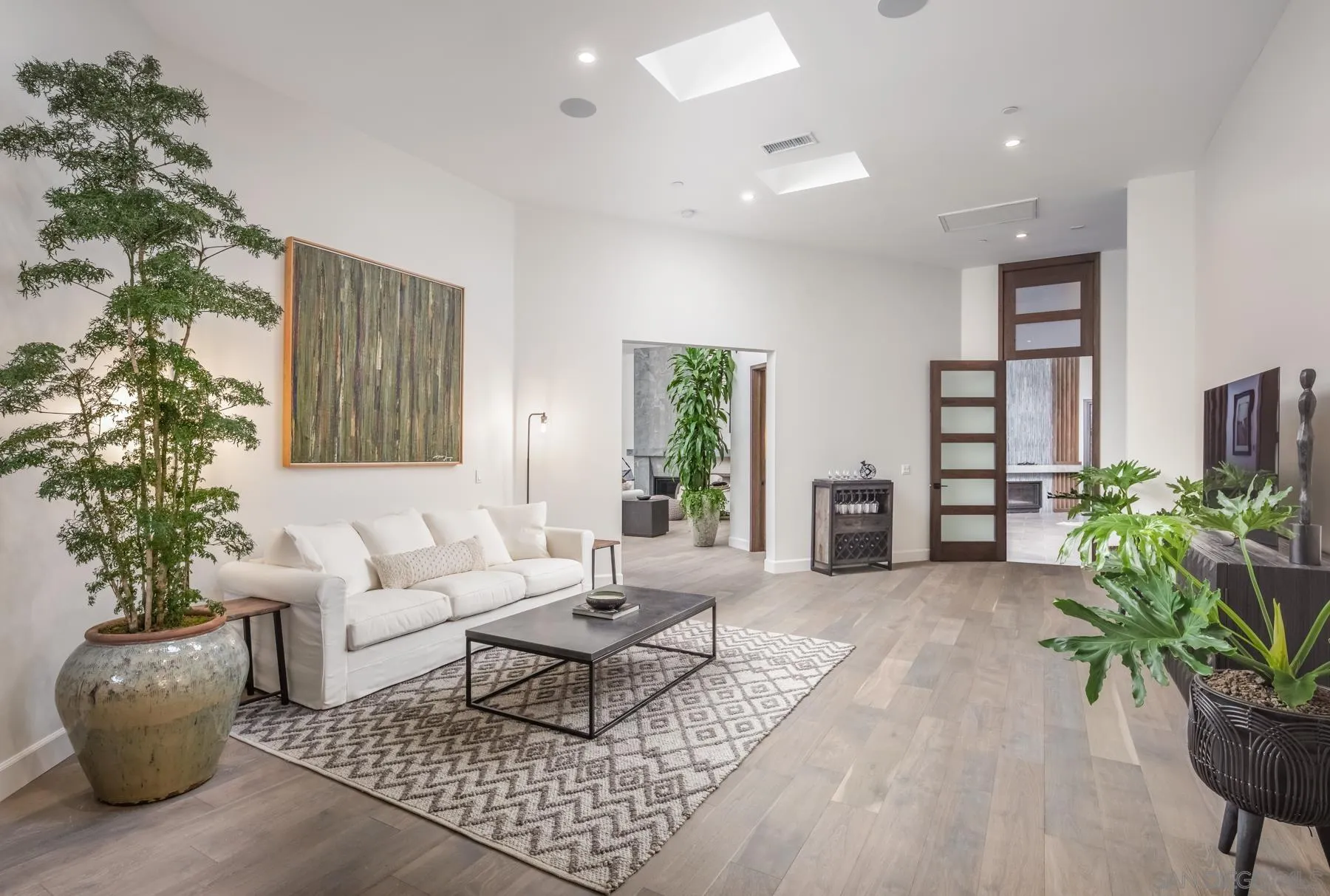 https://cdn.realtyfeed.com/cdn/127/220014564/8f51f92f8bf22a5dc03a915f70798309.webp