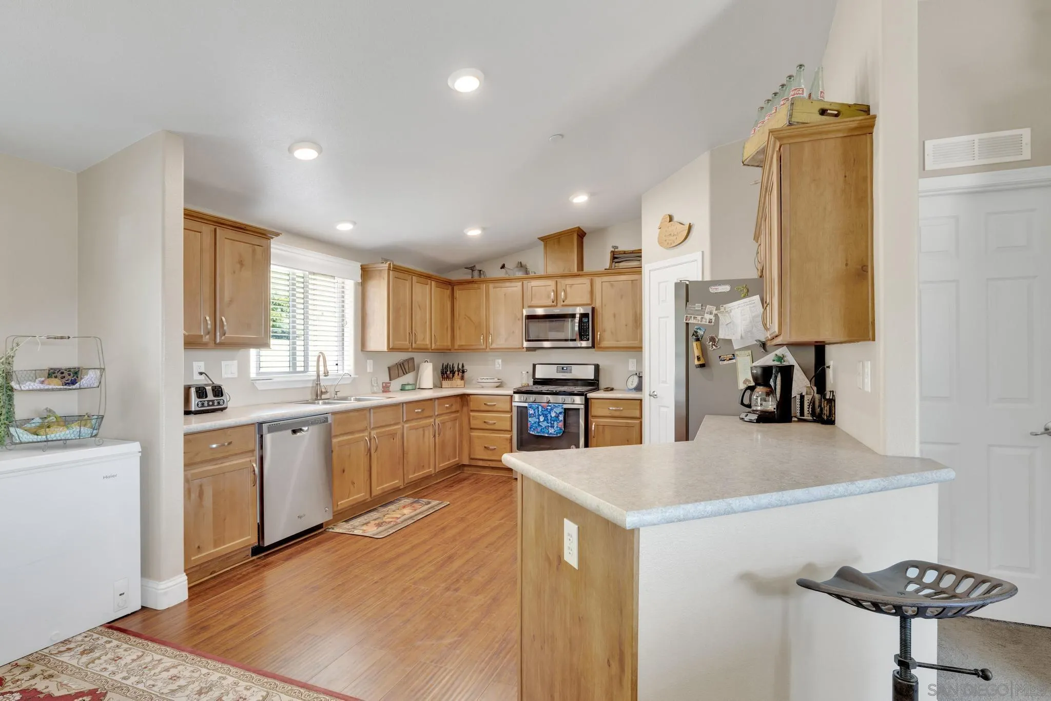 https://cdn.realtyfeed.com/cdn/127/220014789/065f5d8d298687fcb0497096ffab2469.webp