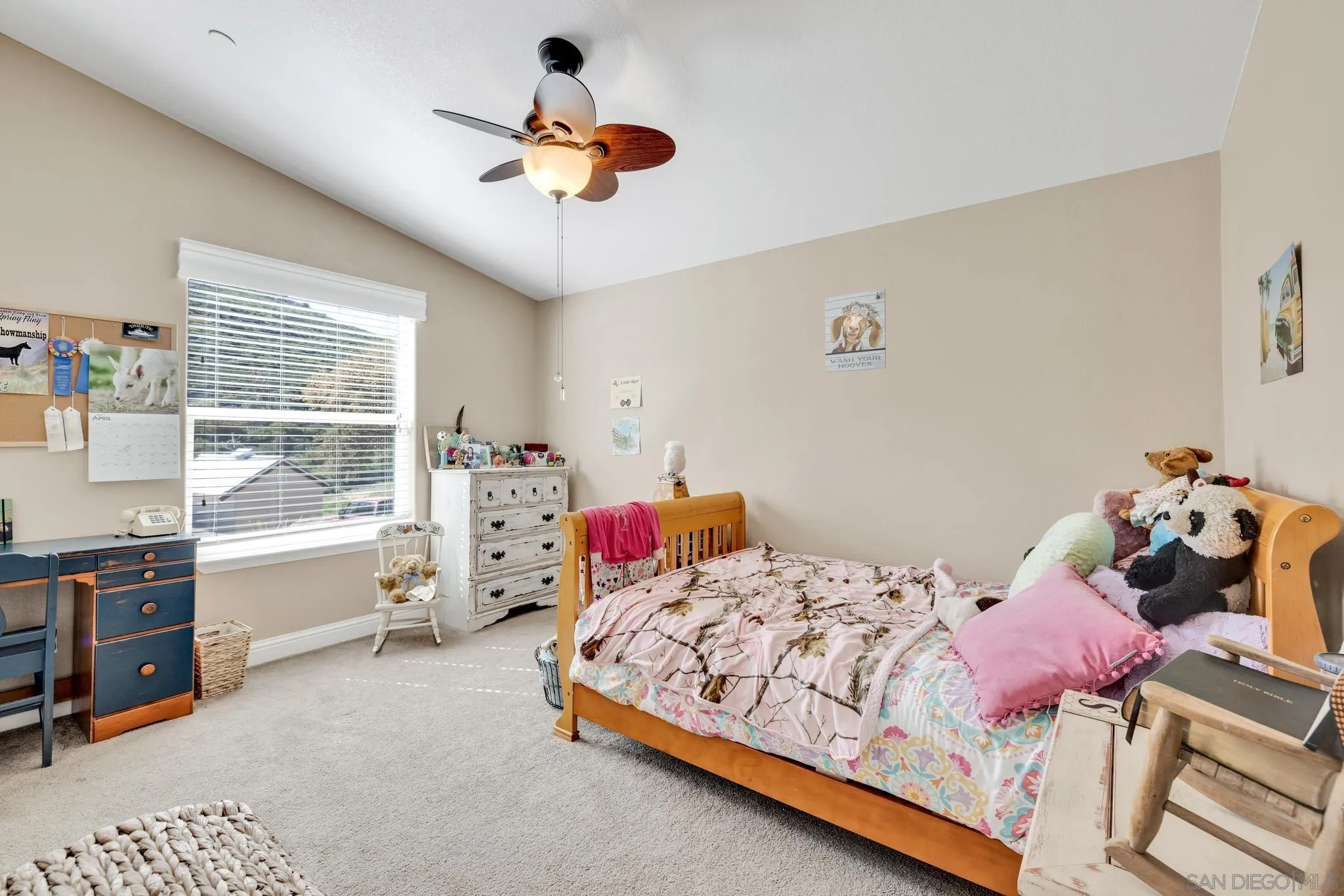 https://cdn.realtyfeed.com/cdn/127/220014789/e19388a47de8d4ad3466859afc438bb7.webp
