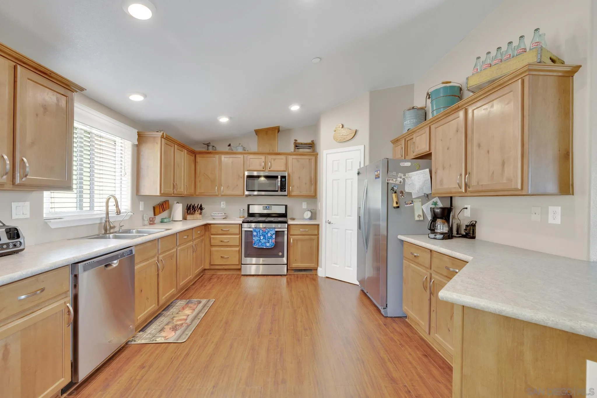 https://cdn.realtyfeed.com/cdn/127/220014789/f7add81f47340675a3de16183b2fb224.webp