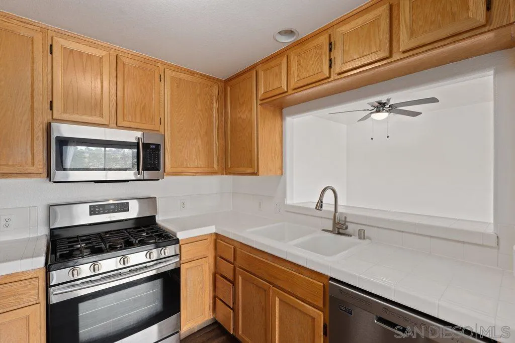https://cdn.realtyfeed.com/cdn/127/220015229/98f50a97509303e235f312a80f0bf9fa.webp