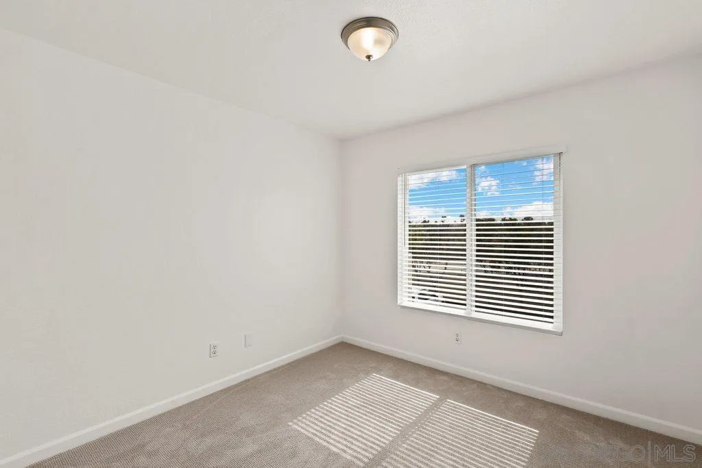 https://cdn.realtyfeed.com/cdn/127/220015229/ca4f7a17ac3d7fac990a8770e9fe9043.webp