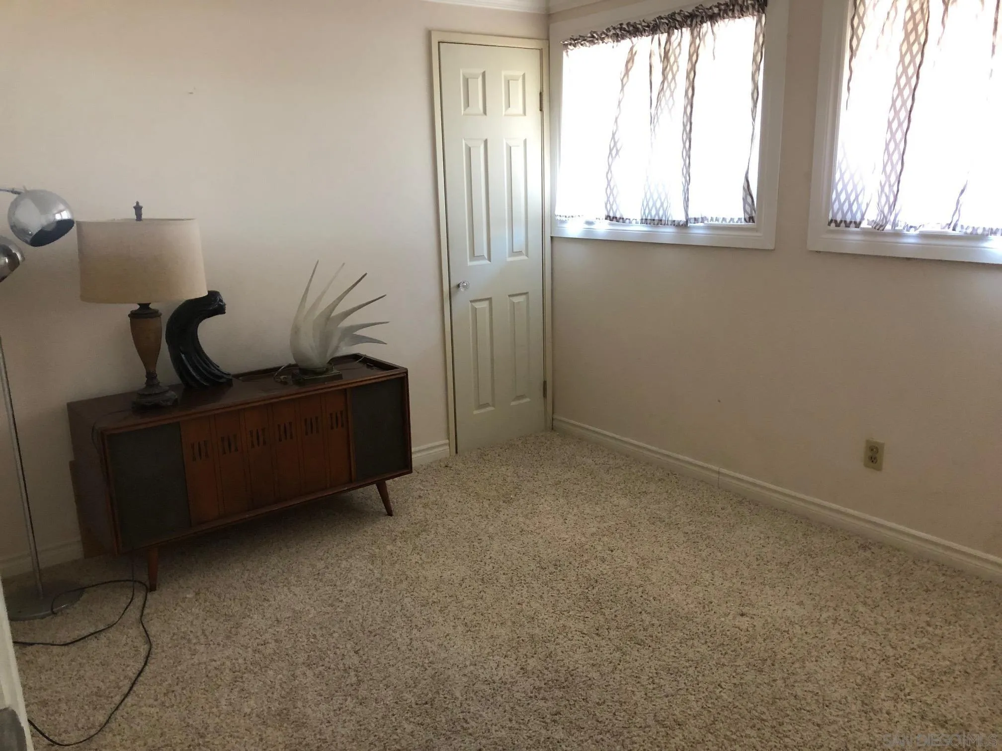 https://cdn.realtyfeed.com/cdn/127/220015300/c0006c6cb0541fa87a46831b68a6586e.webp