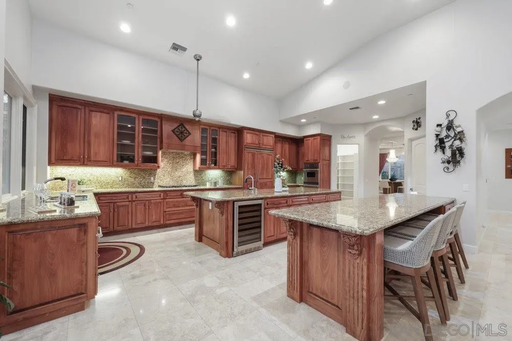https://cdn.realtyfeed.com/cdn/127/220015632/c039c44135cc19756b8bd9c10e0af922.webp