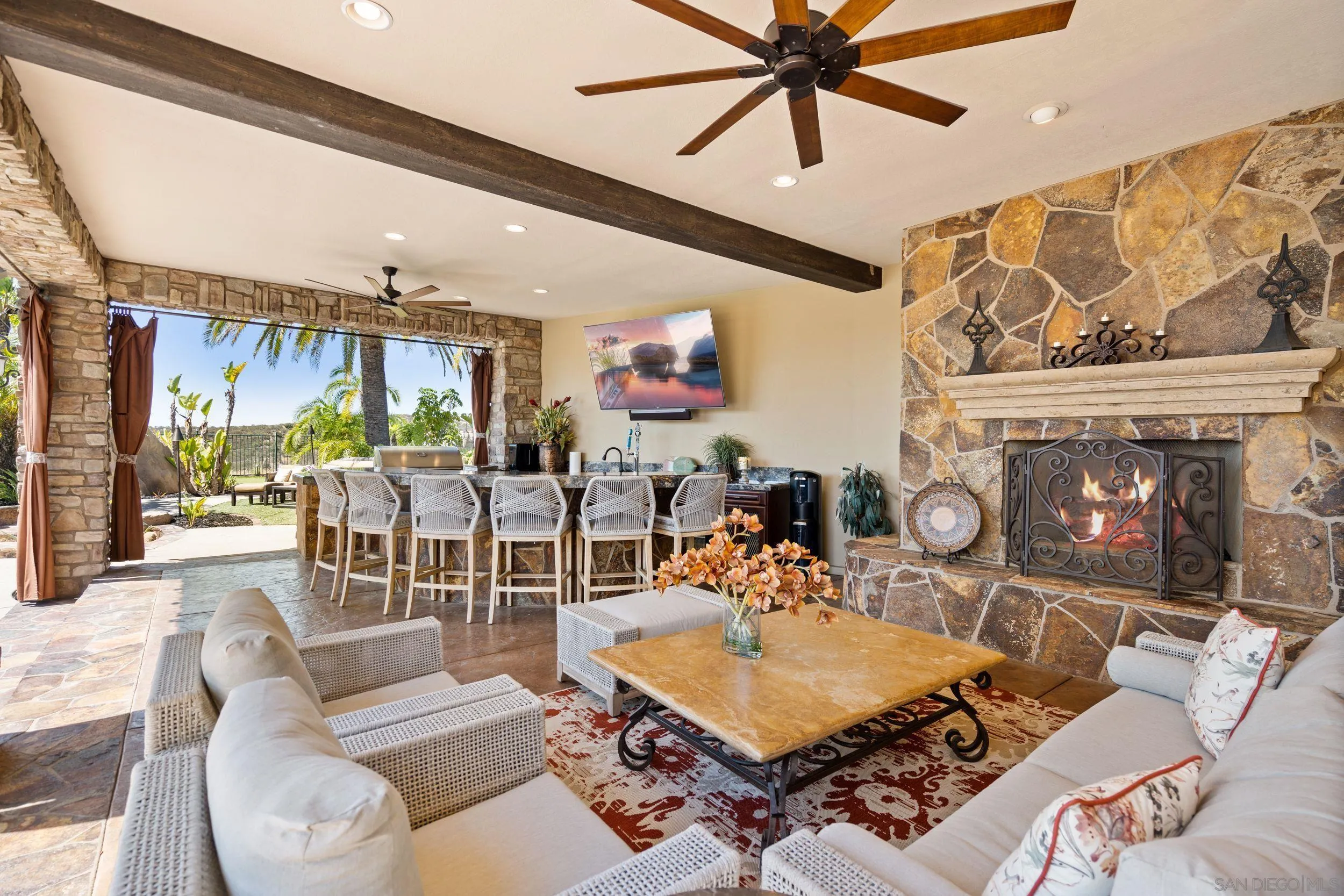 https://cdn.realtyfeed.com/cdn/127/220015897/27983f40b23cd788521a17437cd74d60.webp