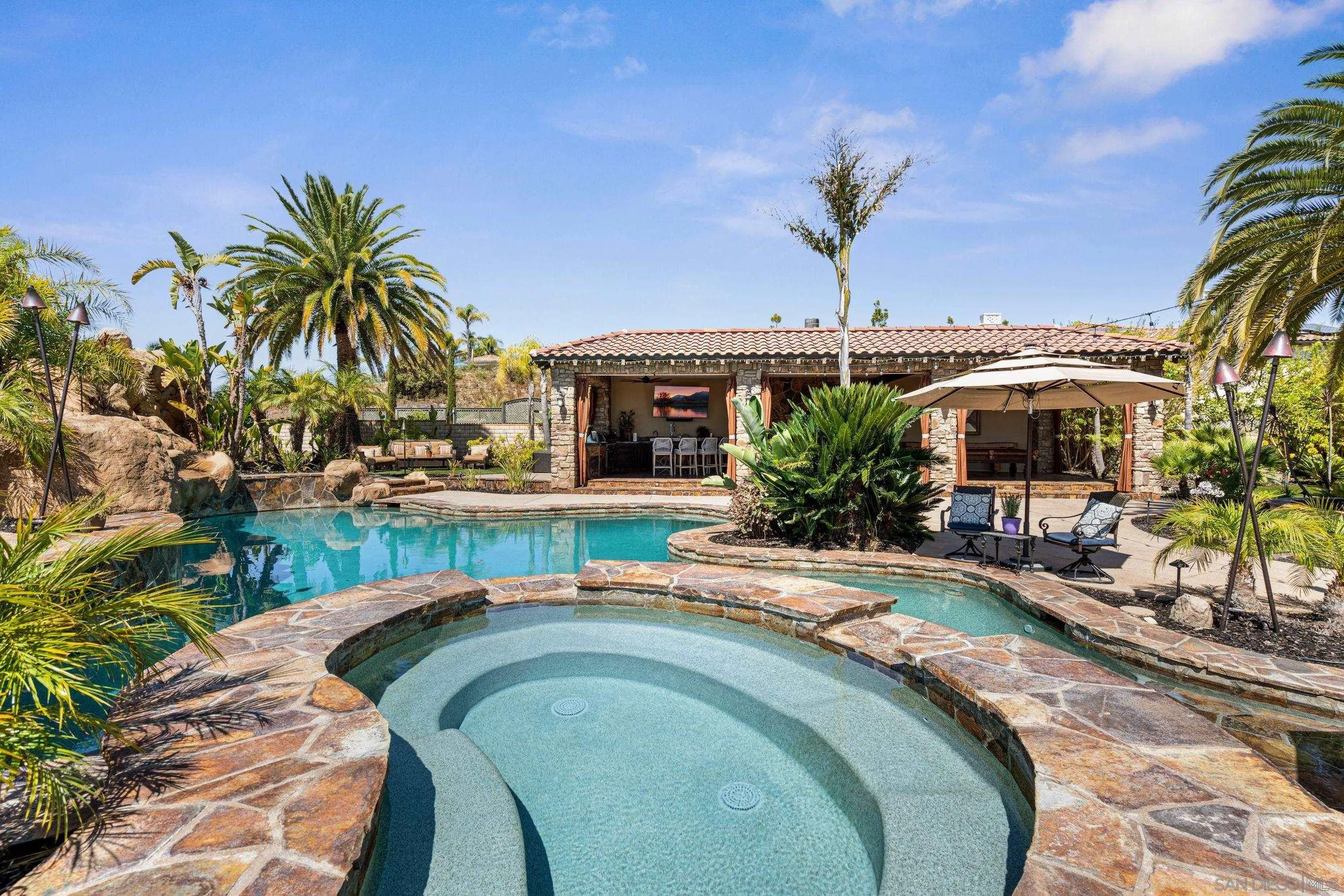 https://cdn.realtyfeed.com/cdn/127/220015897/5e03af5c98910efe10ba459463bd46a3.webp