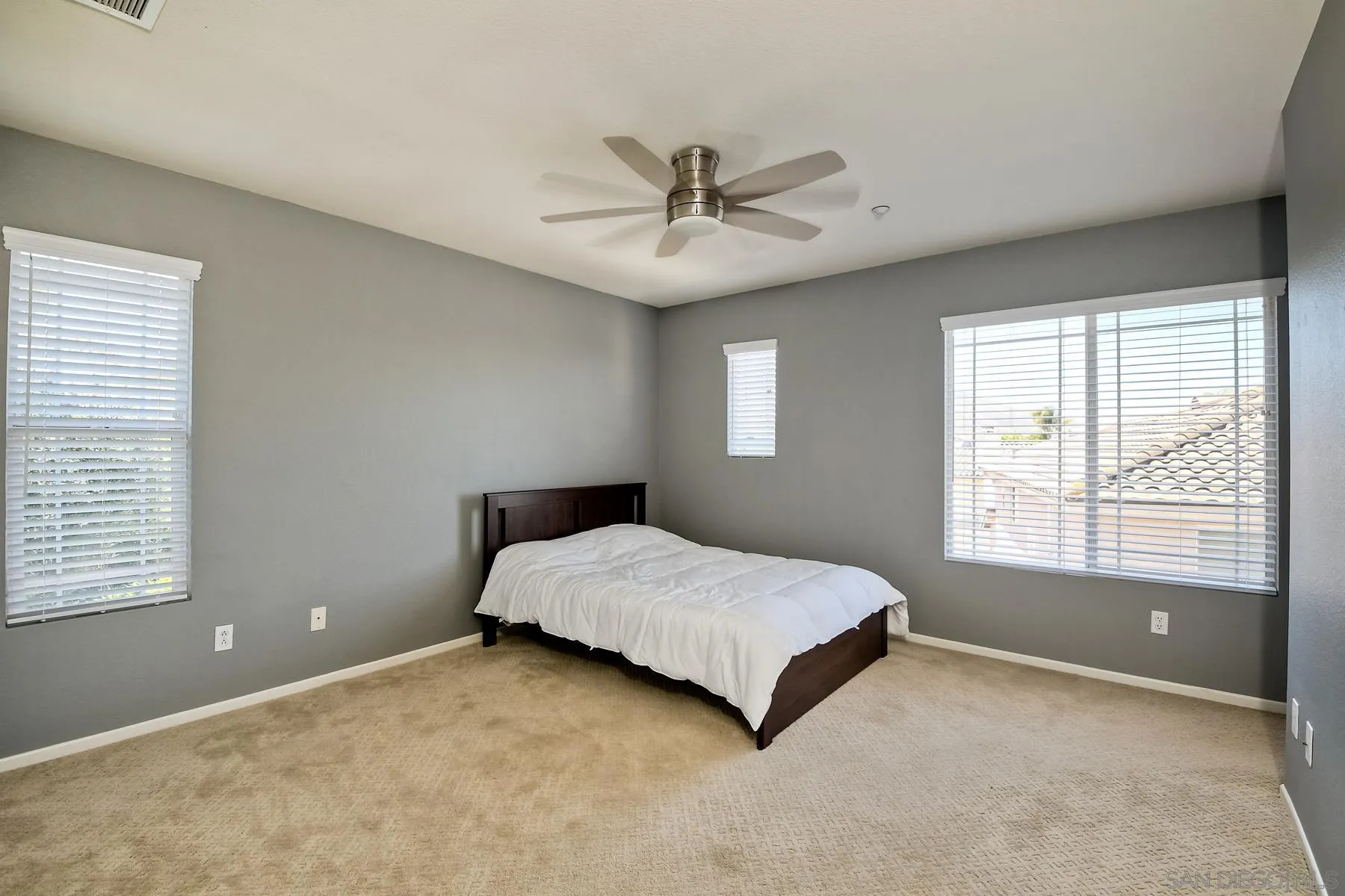 https://cdn.realtyfeed.com/cdn/127/220016315/0d6434f0d5fbb3687a6fd91b0543eab2.webp