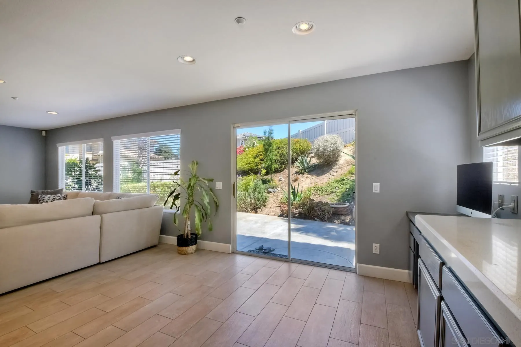 https://cdn.realtyfeed.com/cdn/127/220016315/1d2607a580bd88d926aa724ac48471f3.webp