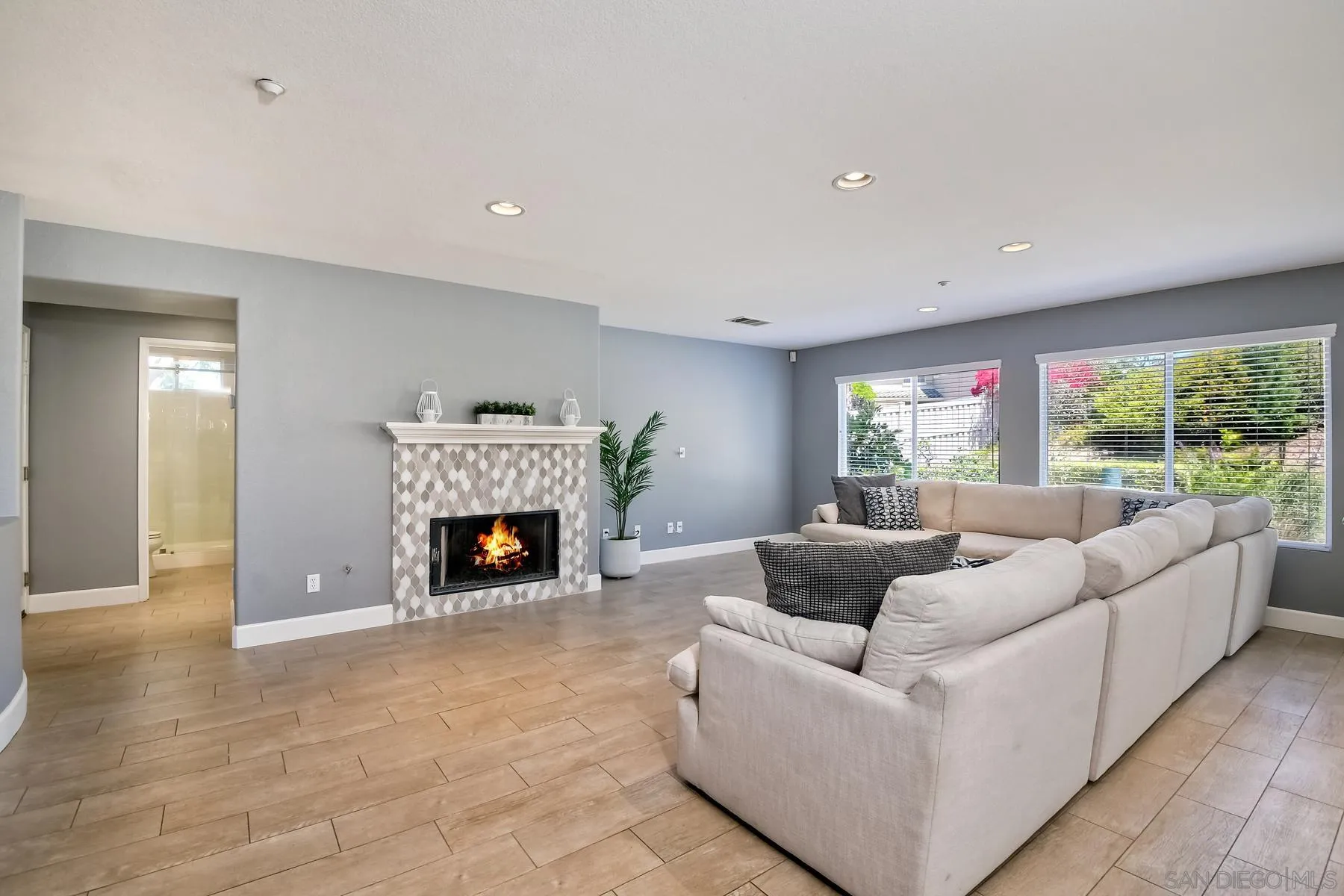 https://cdn.realtyfeed.com/cdn/127/220016315/2550a6d62b719bdaded39bc20ef6993b.webp