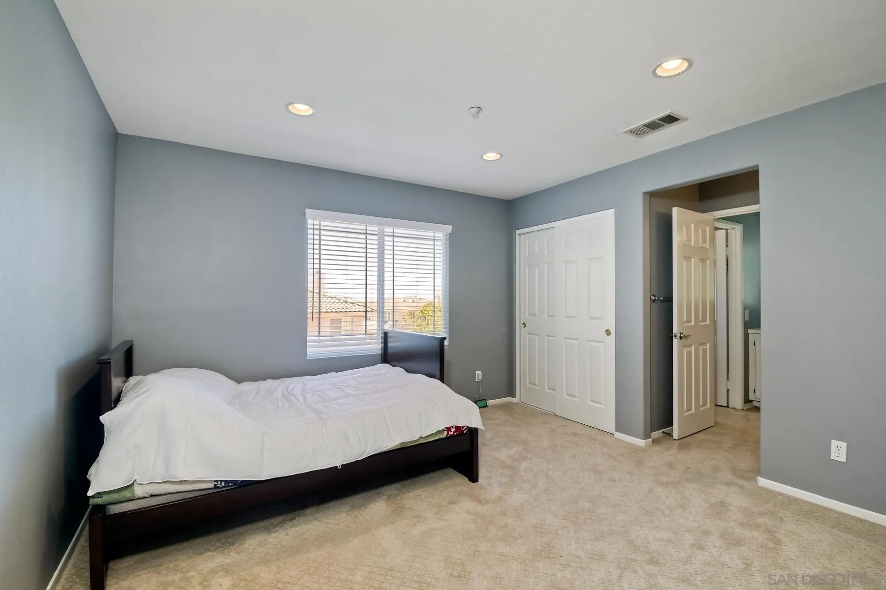 https://cdn.realtyfeed.com/cdn/127/220016315/4c3efdeb538e9af43d41304721b0e847.webp