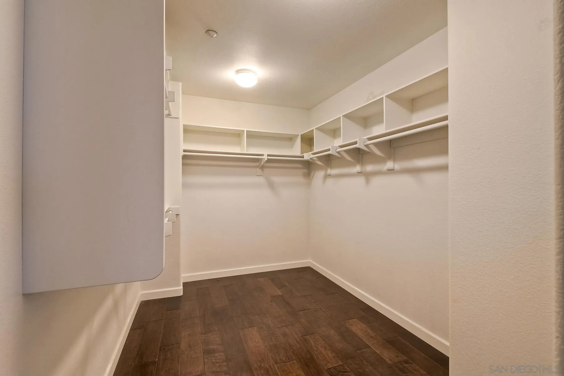 https://cdn.realtyfeed.com/cdn/127/220016315/584e46ca9aed36c1e511616e382c4274.webp