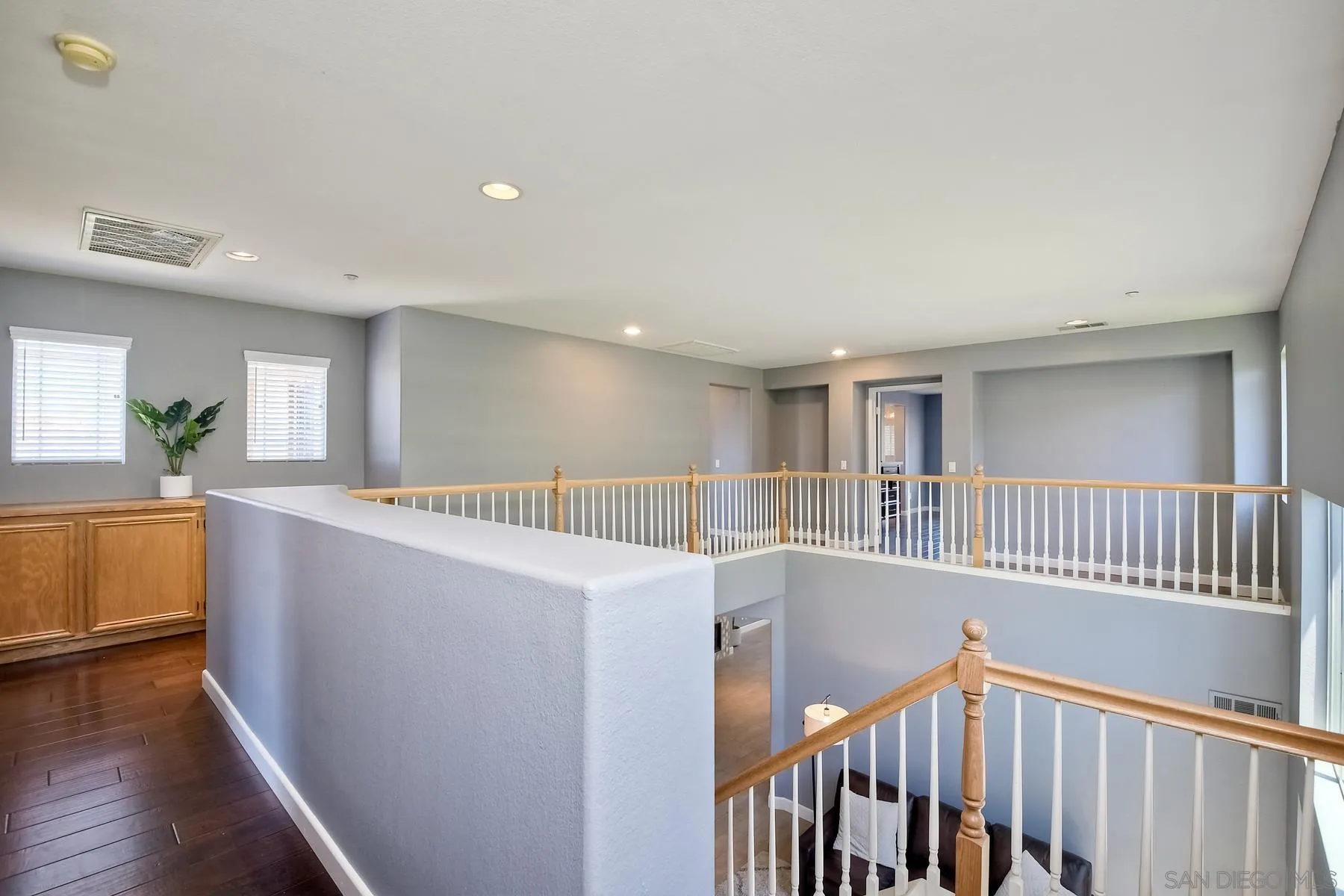 https://cdn.realtyfeed.com/cdn/127/220016315/7390f3d1e88f6960c41501c1e0e6da5d.webp
