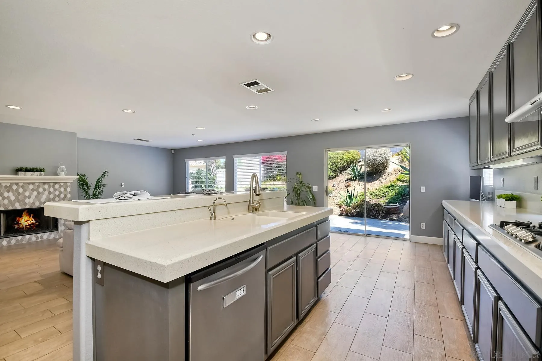 https://cdn.realtyfeed.com/cdn/127/220016315/77ab8c8b5768840a7b504614b2776828.webp