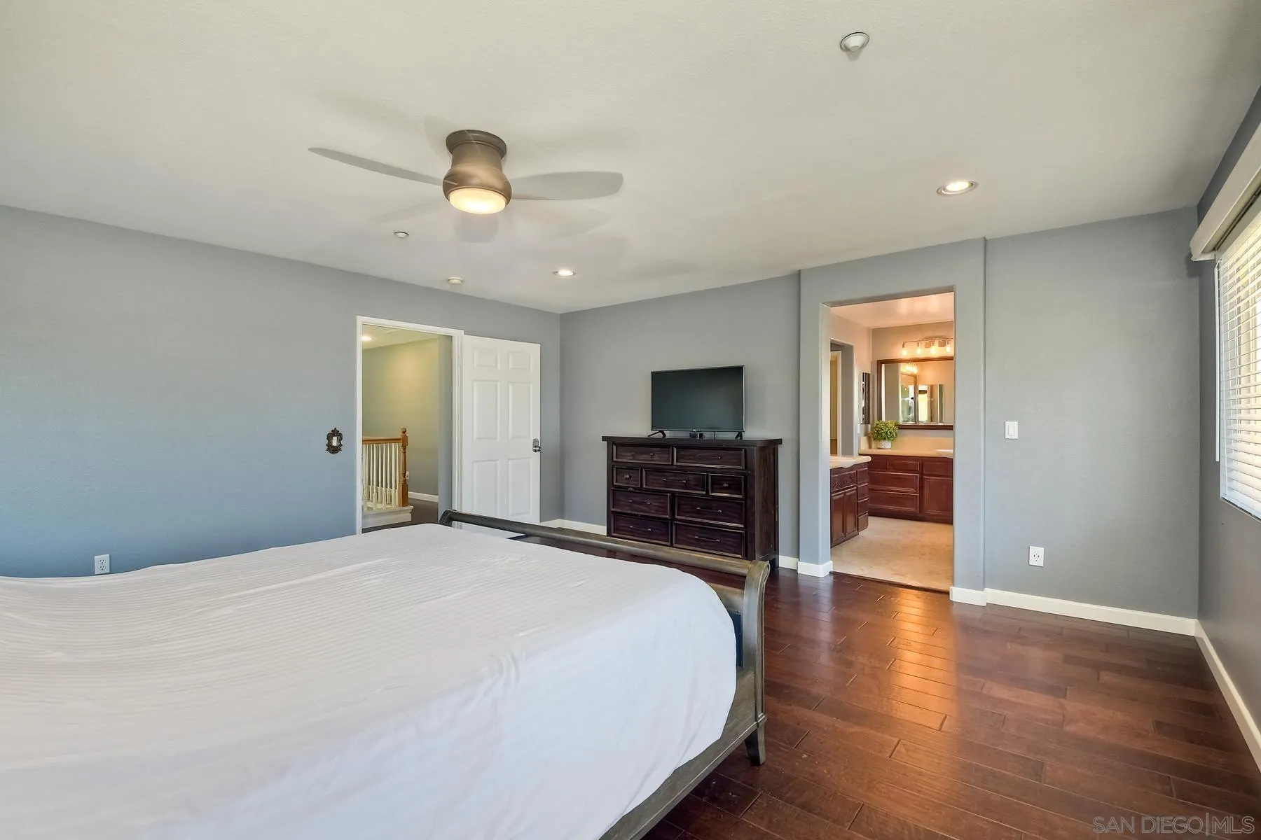 https://cdn.realtyfeed.com/cdn/127/220016315/7926172ec3002ae3ce0e7d8454cd6180.webp