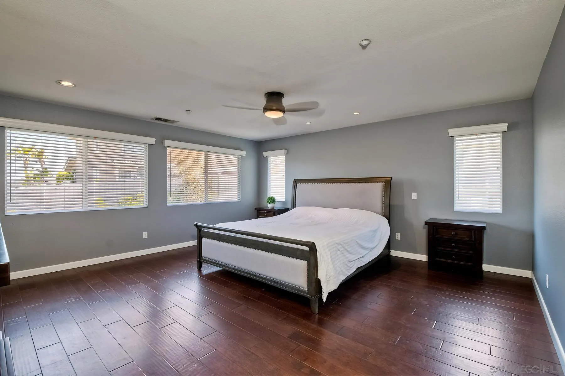 https://cdn.realtyfeed.com/cdn/127/220016315/b0c4f6d198bfc7fab109abbdd8f6ff38.webp