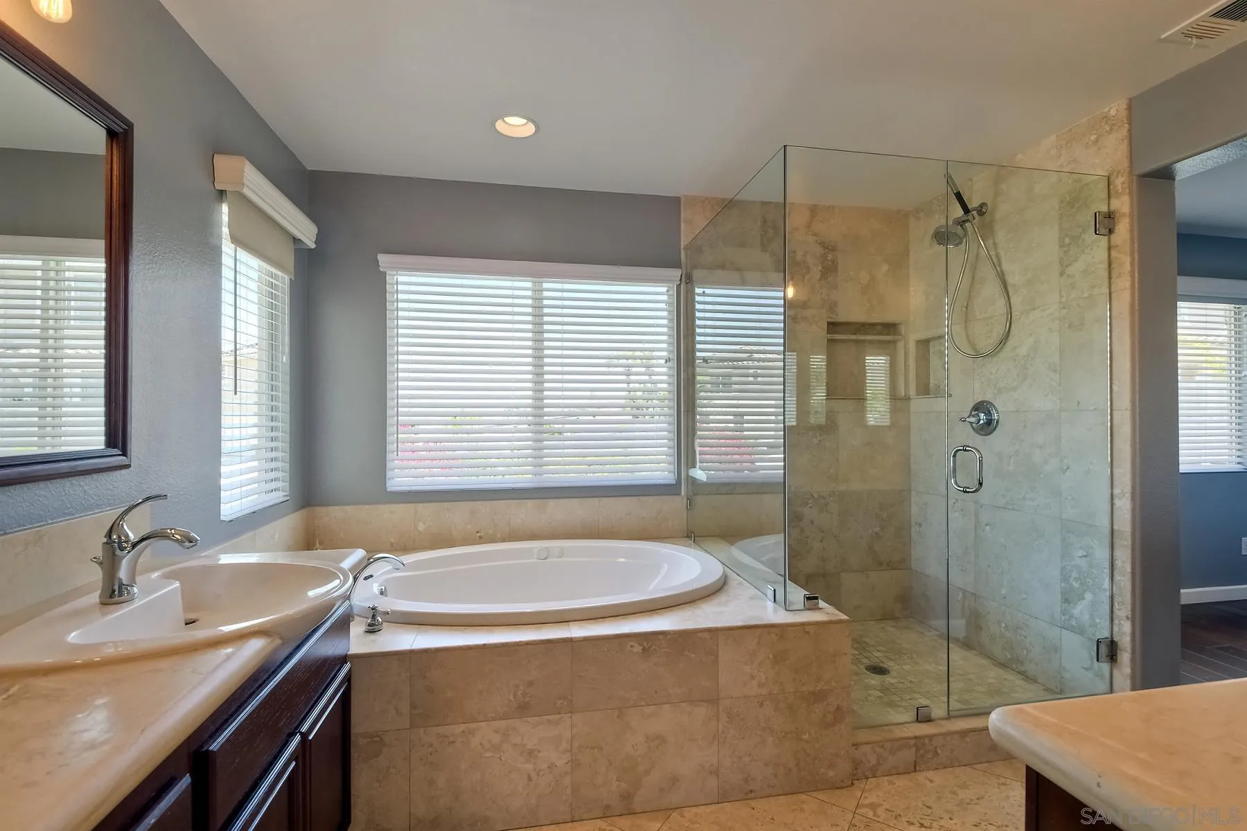 https://cdn.realtyfeed.com/cdn/127/220016315/b1455bcbc0eb2faa208a3e65bdd237a9.webp