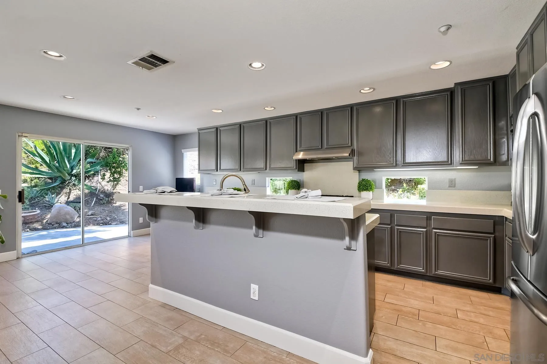 https://cdn.realtyfeed.com/cdn/127/220016315/c76cba0fe9211df5ed9d1e1b32214ce4.webp