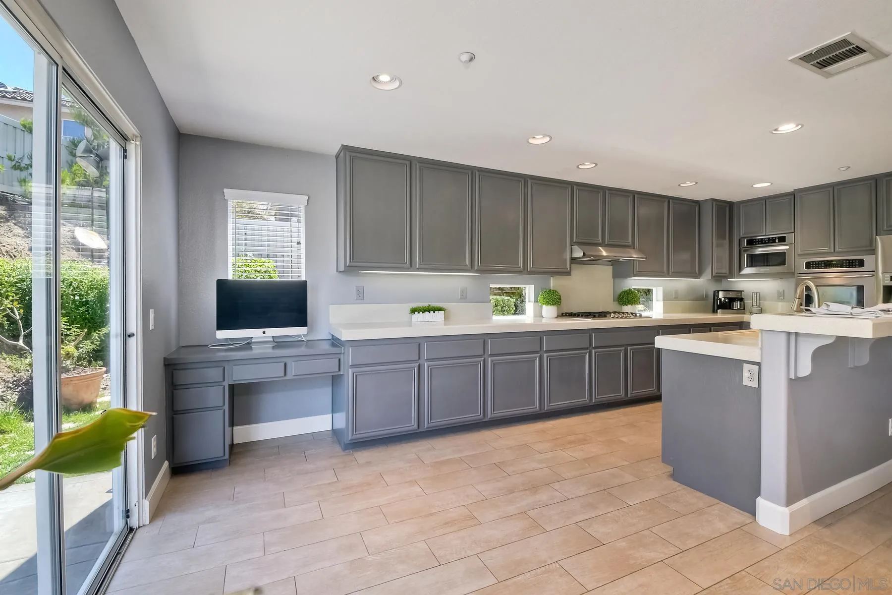 https://cdn.realtyfeed.com/cdn/127/220016315/fc02820a69f1b9fa2b77a7efae2313a7.webp