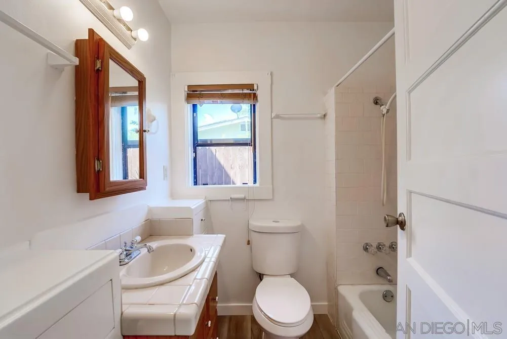 https://cdn.realtyfeed.com/cdn/127/220016352/33294552c69c6d9bad3ac38fe49e5c37.webp