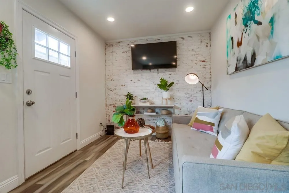 https://cdn.realtyfeed.com/cdn/127/220016369/81333c22d84294b91a39b592fc6fff2d.webp