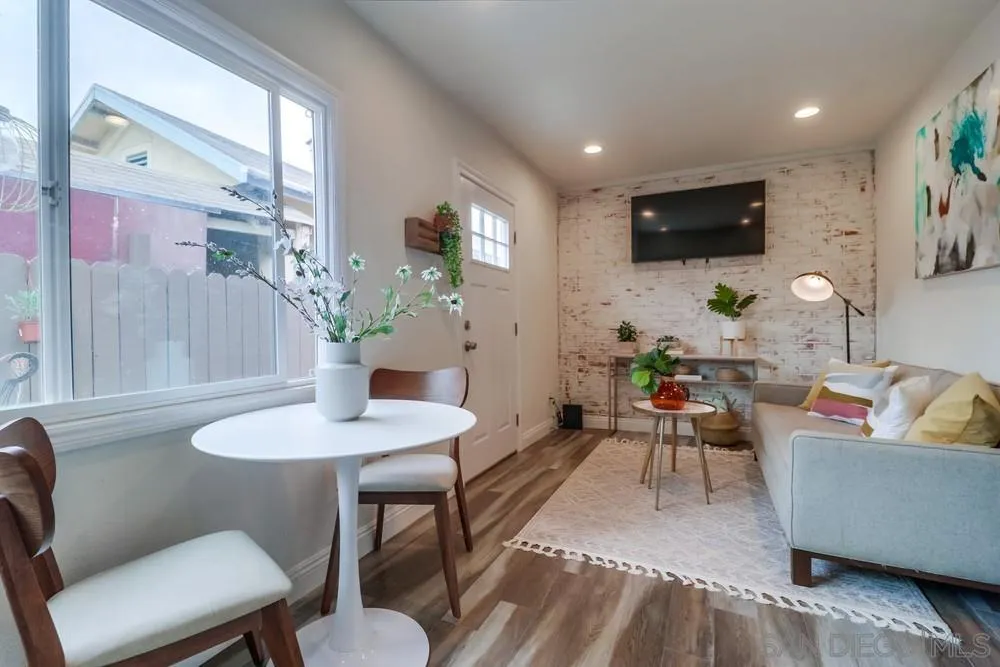 https://cdn.realtyfeed.com/cdn/127/220016369/8bb222a458872a55335760ae487d185f.webp