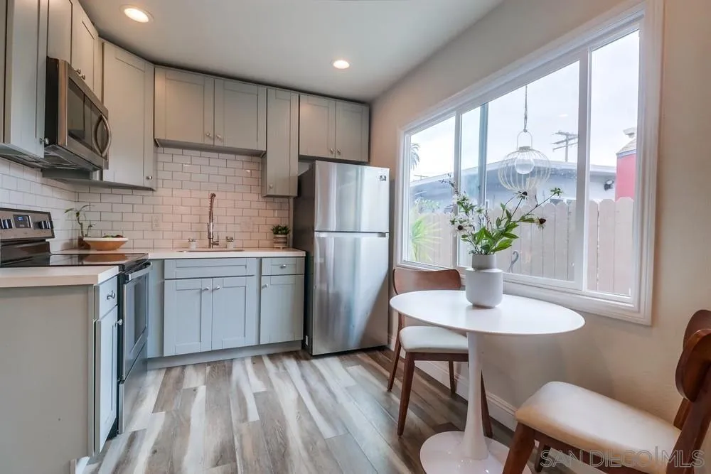 https://cdn.realtyfeed.com/cdn/127/220016369/f14f8db9eb7be219f868e7a39a846518.webp