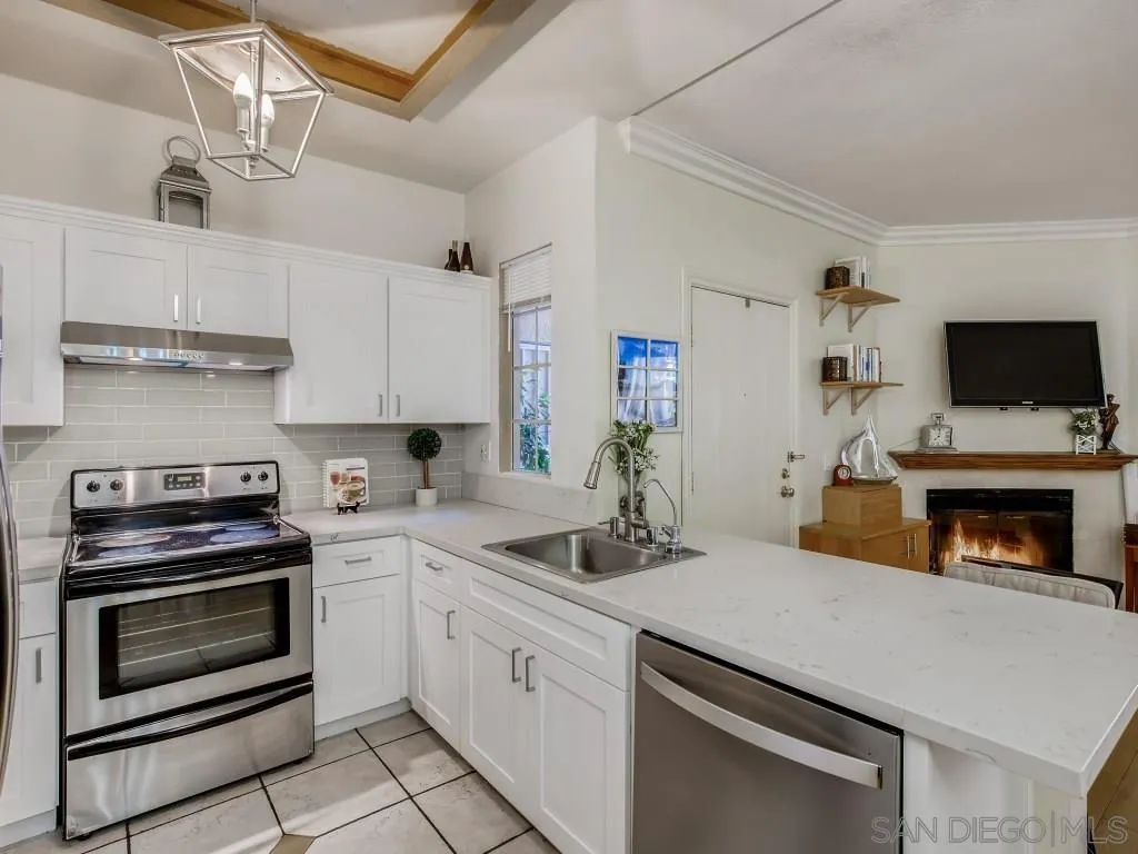 https://cdn.realtyfeed.com/cdn/127/220018742/82f972b00780752f12b9e324120b98ac.webp