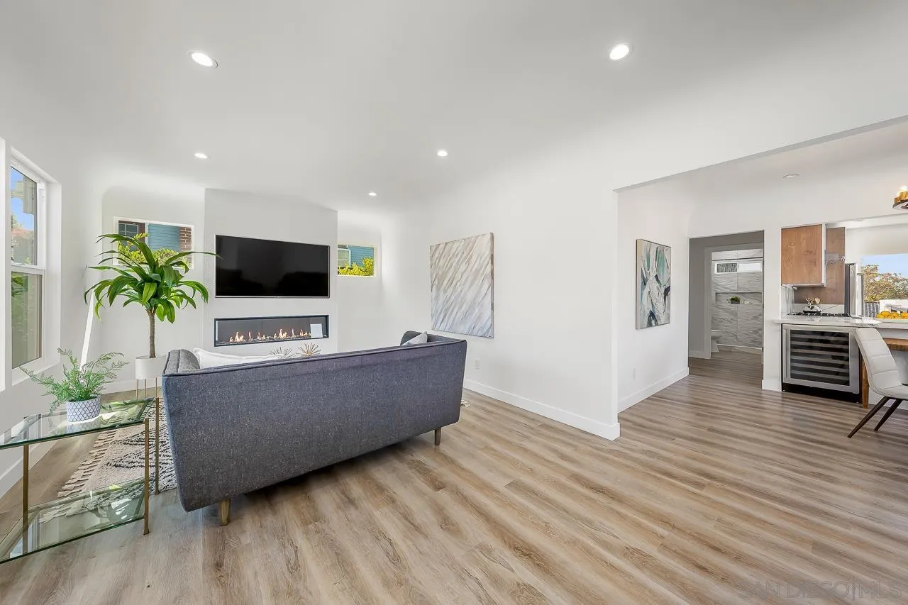 https://cdn.realtyfeed.com/cdn/127/220019515/3a8f79019420d2c15d7bbb7f90c66405.webp