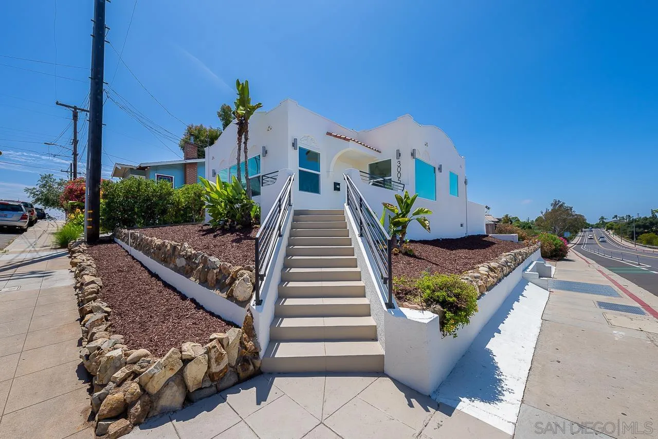 https://cdn.realtyfeed.com/cdn/127/220019515/66df883a15fd9271756a9dc64b7809c8.webp
