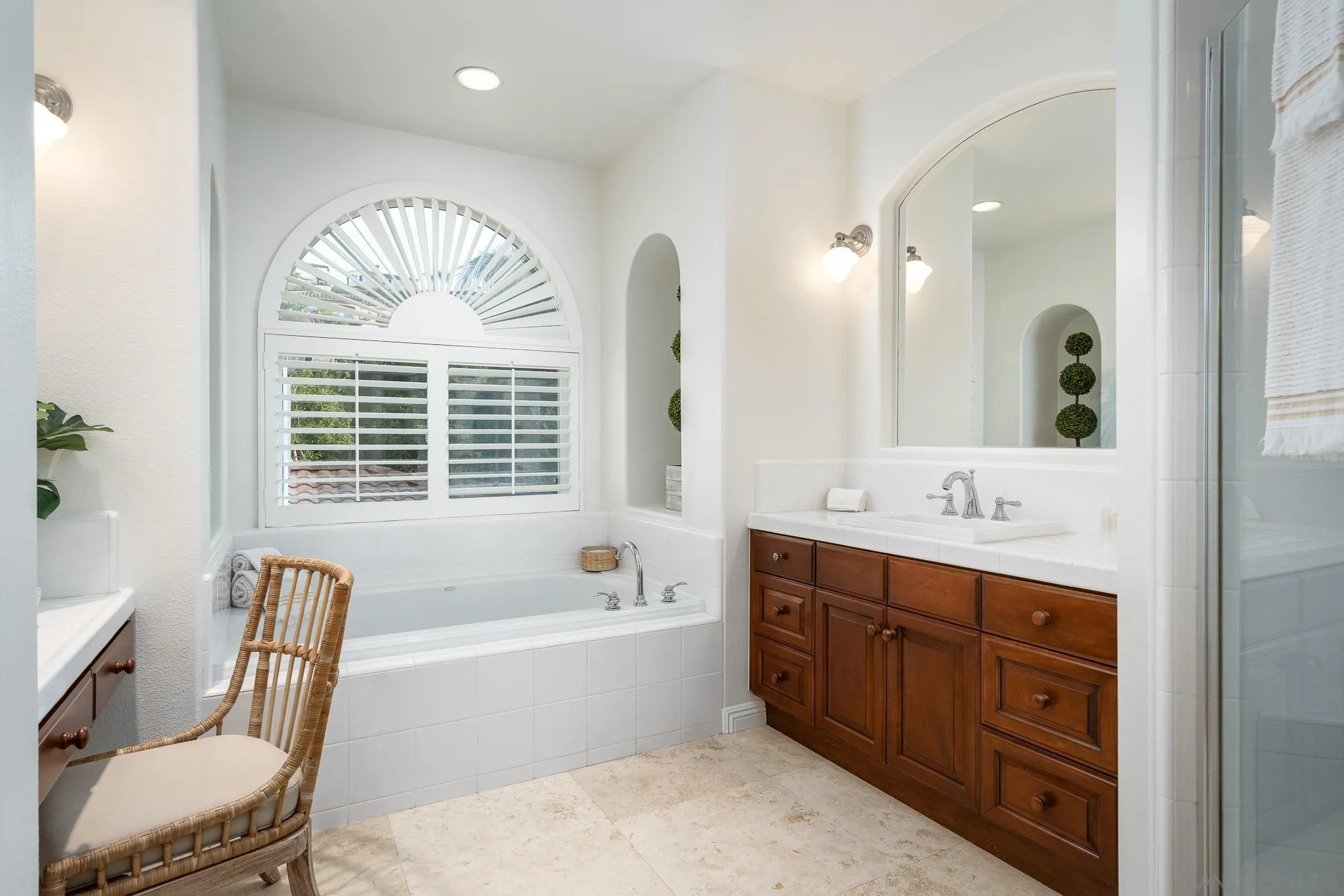 https://cdn.realtyfeed.com/cdn/127/220020473/38a12c44919cf8ea525b31ccac15ba13.webp