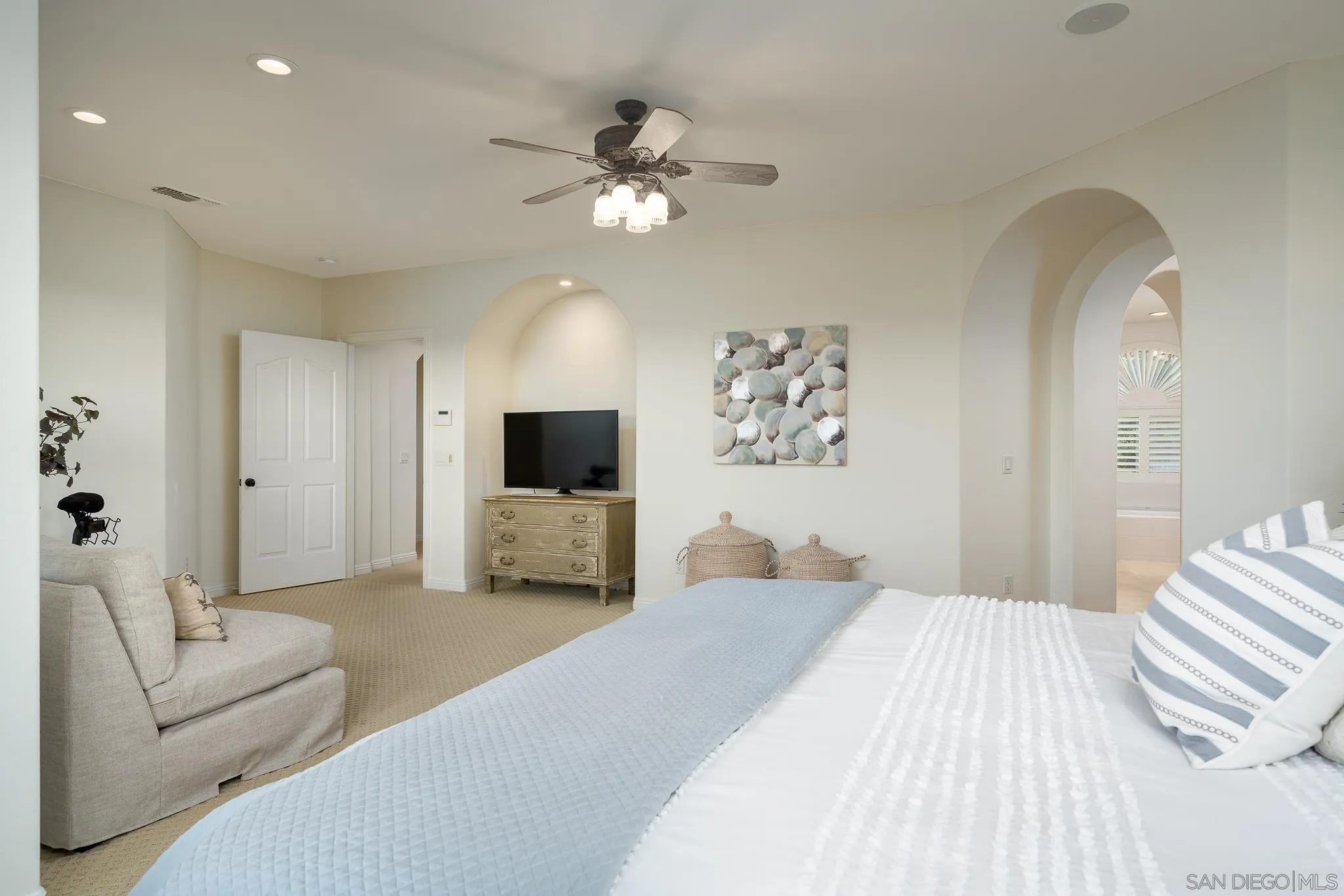 https://cdn.realtyfeed.com/cdn/127/220020473/93a784f4ab2279ae002f824b212ce567.webp