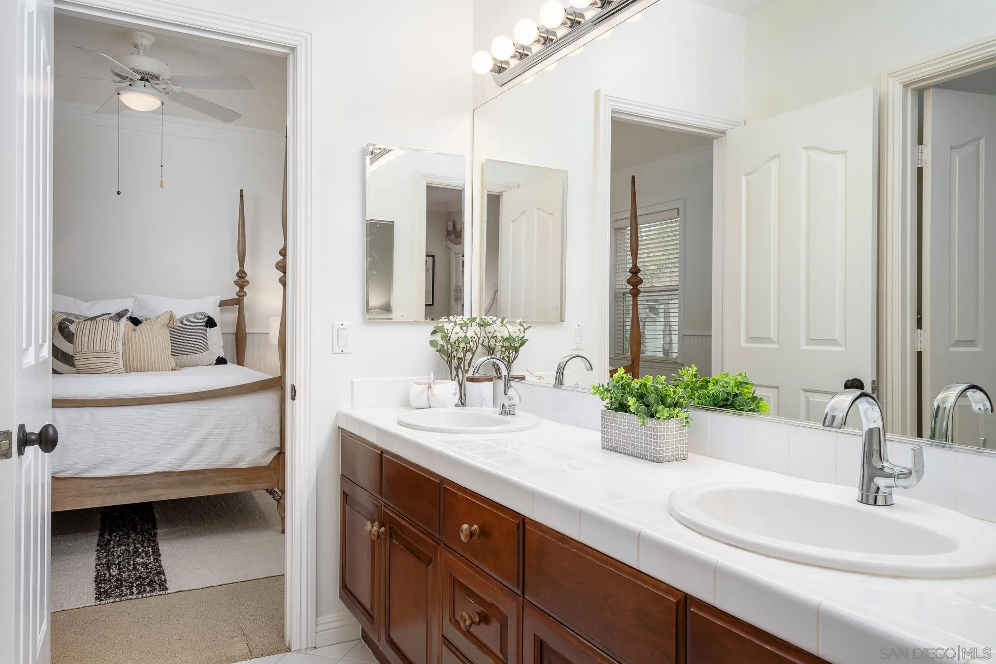 https://cdn.realtyfeed.com/cdn/127/220020473/fd6a7eda8ddb48e4ed74dacdaddb332a.webp