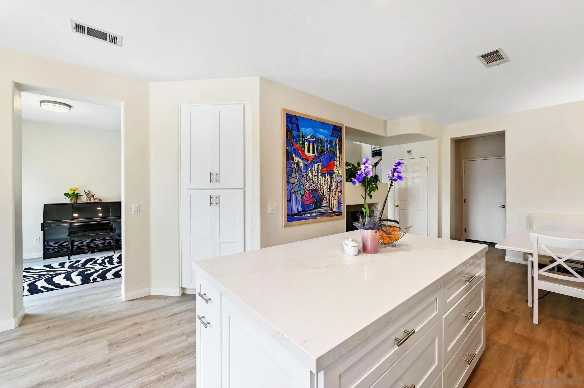 https://cdn.realtyfeed.com/cdn/127/220020513/a805f6eb329b06a99172b887b92b8864.webp
