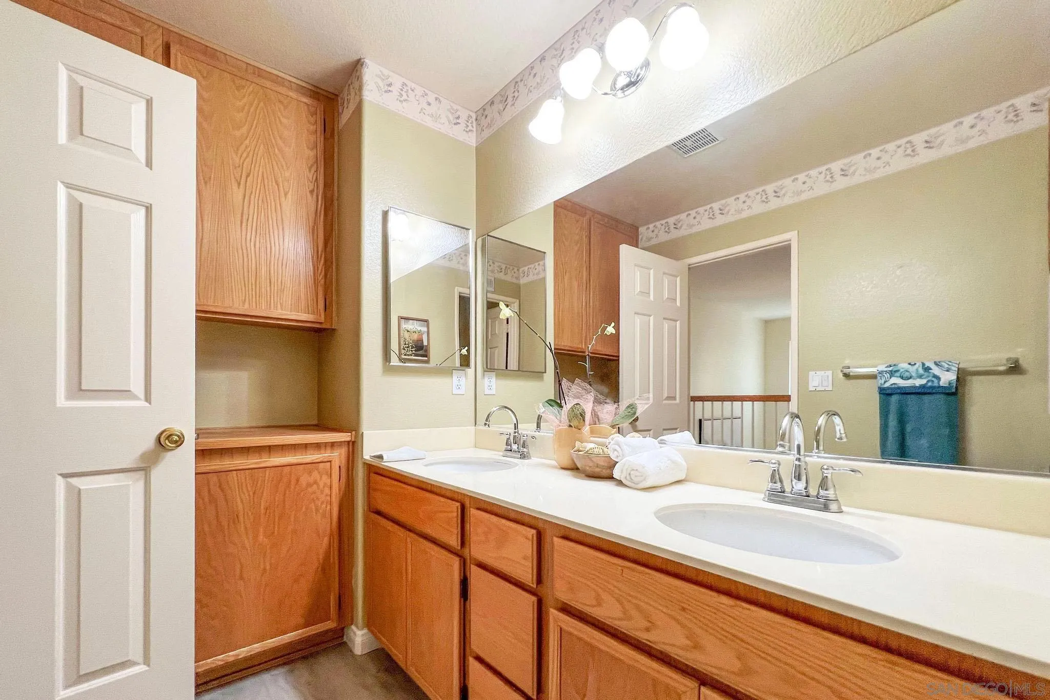https://cdn.realtyfeed.com/cdn/127/220020513/a9070d20a817ffa5c479f44ce8618df1.webp