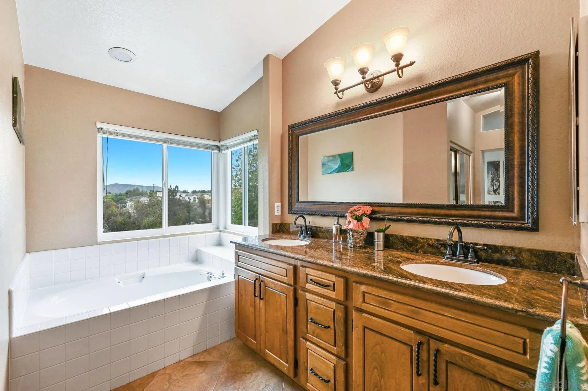 https://cdn.realtyfeed.com/cdn/127/220020513/b9db2ba2f17b272cf8b8ad44abe29db5.webp