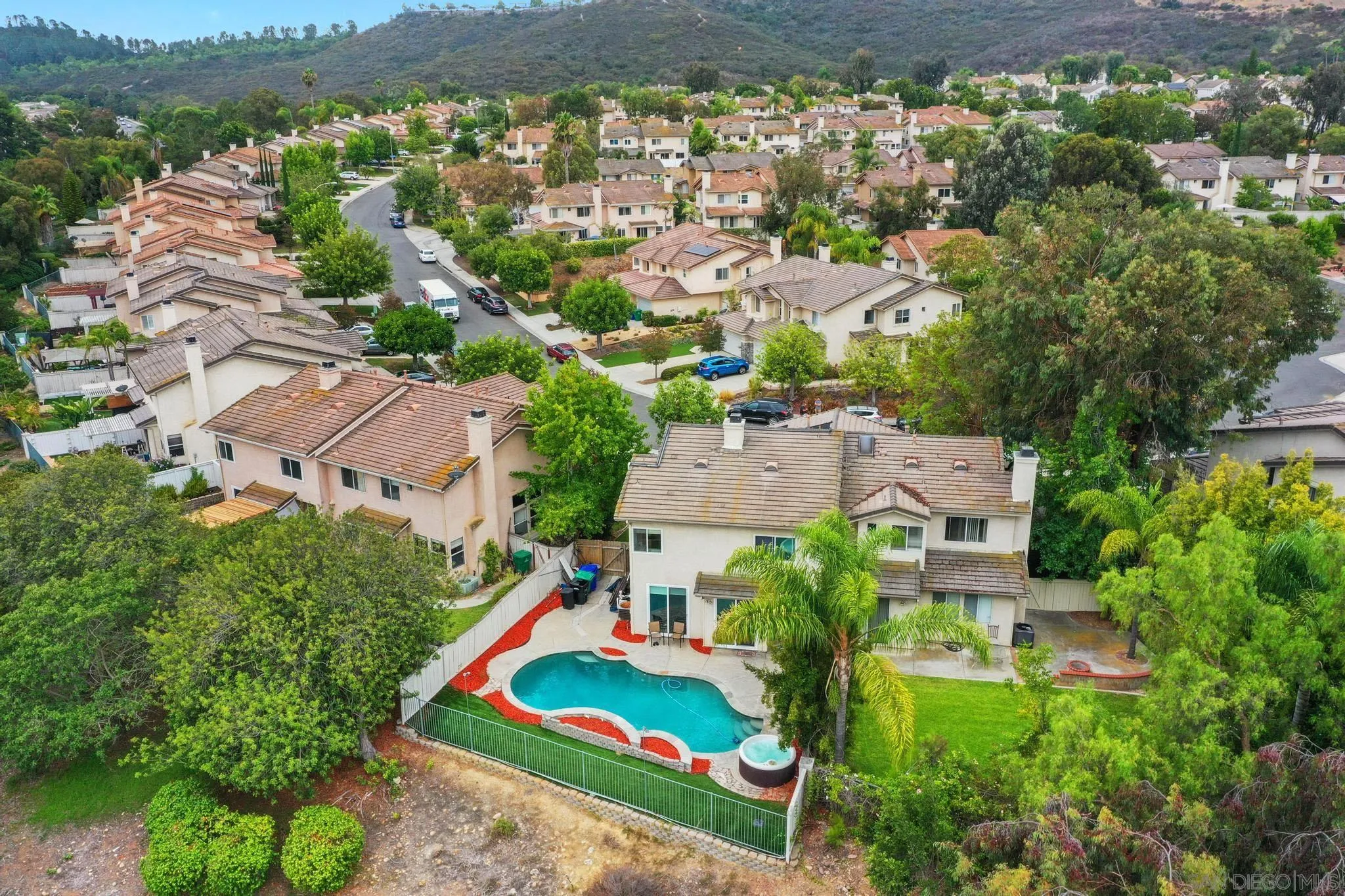 https://cdn.realtyfeed.com/cdn/127/220020513/cada57e007bd8498e99a50636de541a3.webp